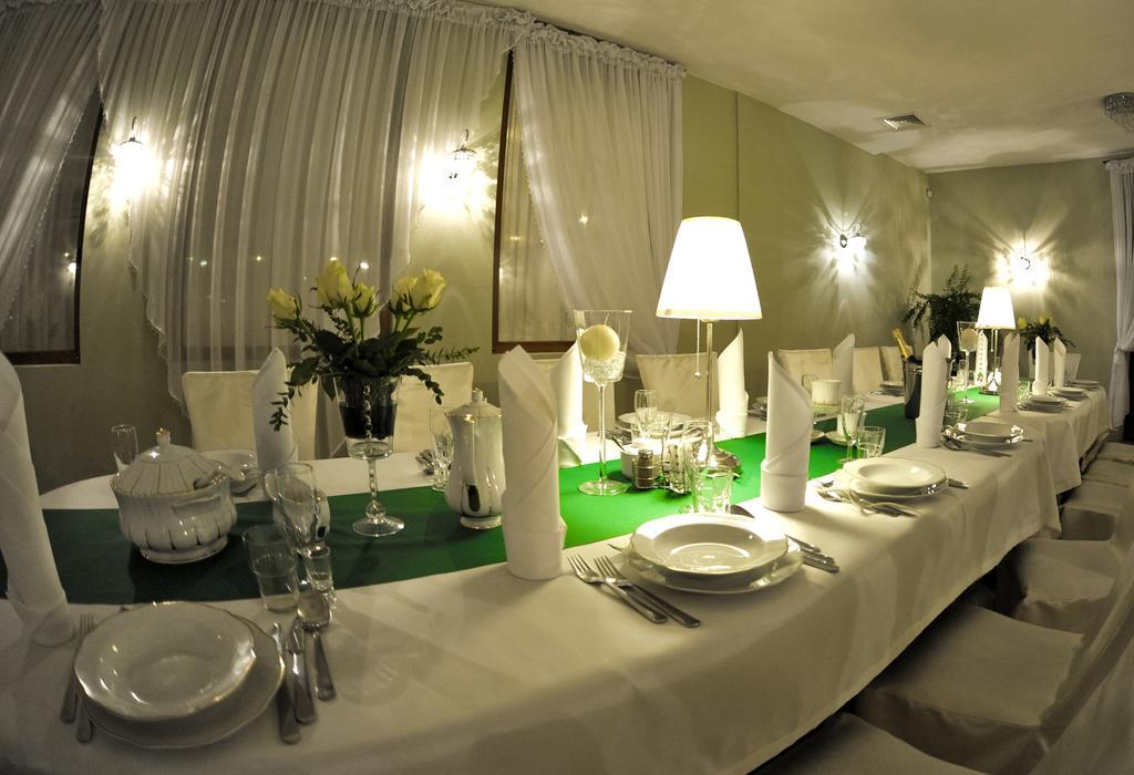 Hotel Astra Dąbrowa Górnicza Extérieur photo