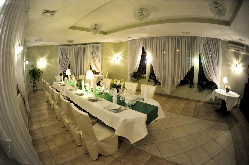Hotel Astra Dąbrowa Górnicza Extérieur photo