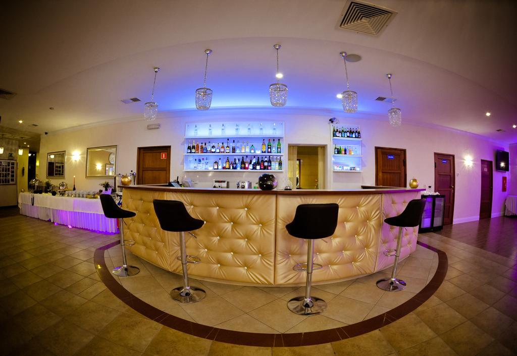 Hotel Astra Dąbrowa Górnicza Extérieur photo
