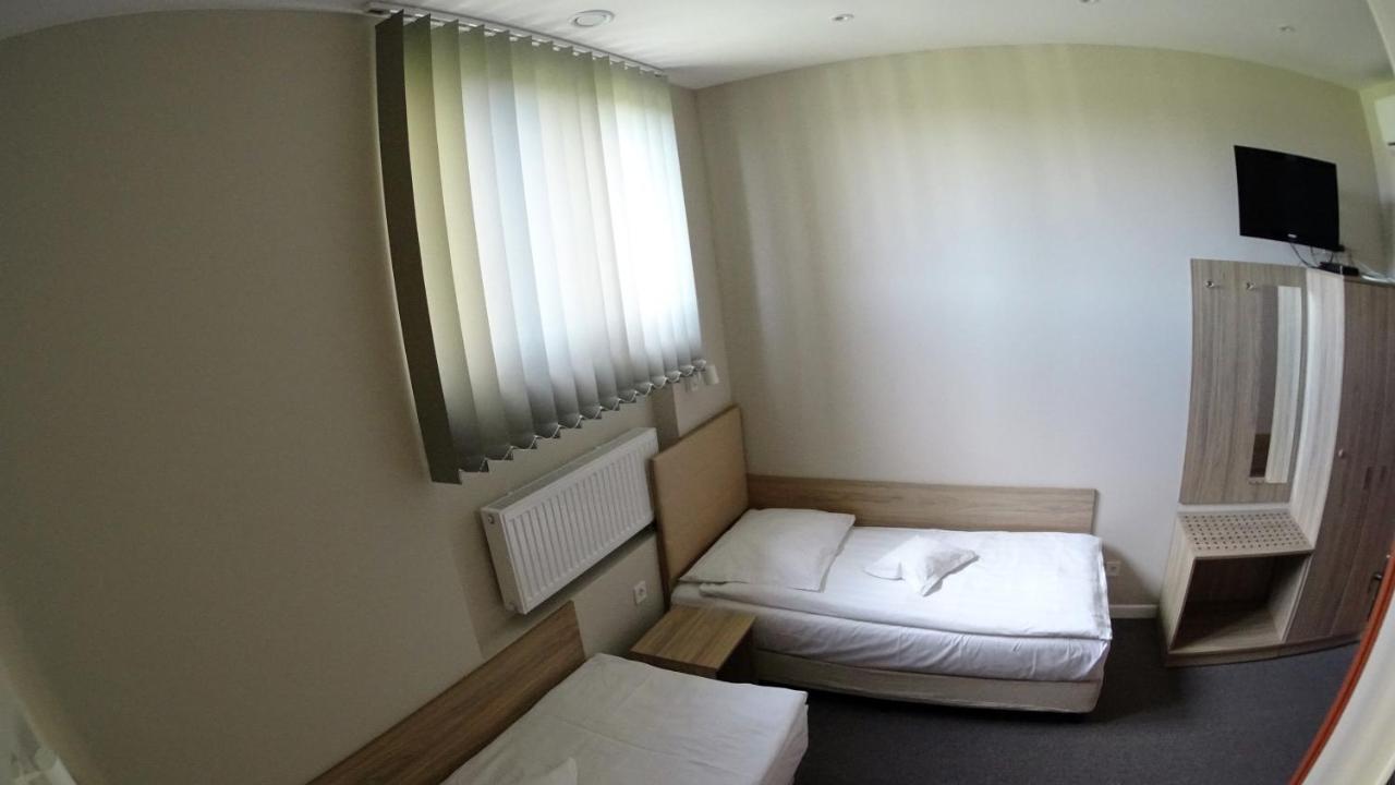 Hotel Astra Dąbrowa Górnicza Extérieur photo